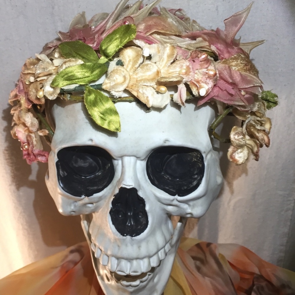 Vntg 1960s pastel Floral beaded hat frame